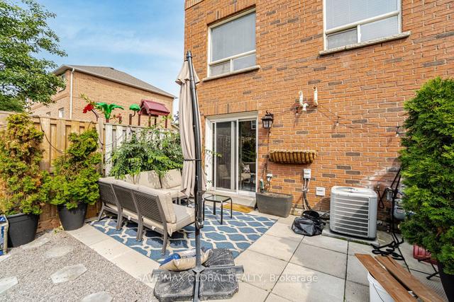 28 - 2 Clay Brick Crt, Townhouse with 3 bedrooms, 2 bathrooms and 2 parking in Brampton ON | Image 22