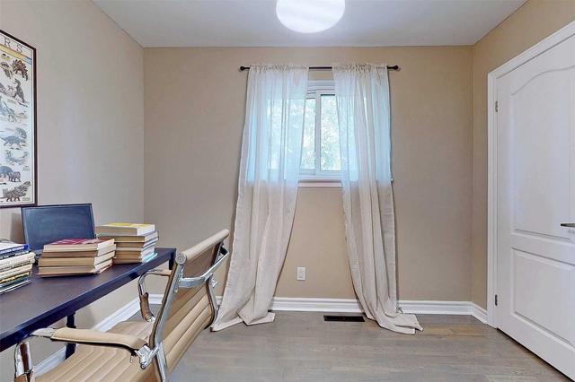 drive - 25 Clydesdale Dr, House semidetached with 3 bedrooms, 2 bathrooms and 3 parking in Toronto ON | Image 16