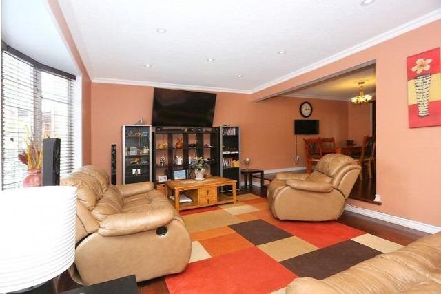 87 Brookland Dr, House detached with 4 bedrooms, 4 bathrooms and 4 parking in Brampton ON | Image 8