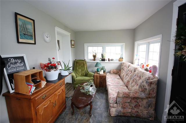 8502 Bank Street, House detached with 4 bedrooms, 2 bathrooms and 5 parking in Ottawa ON | Image 8