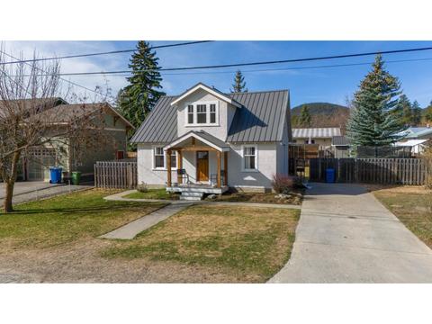 8 103rd Avenue, House detached with 4 bedrooms, 2 bathrooms and null parking in Kimberley BC | Card Image