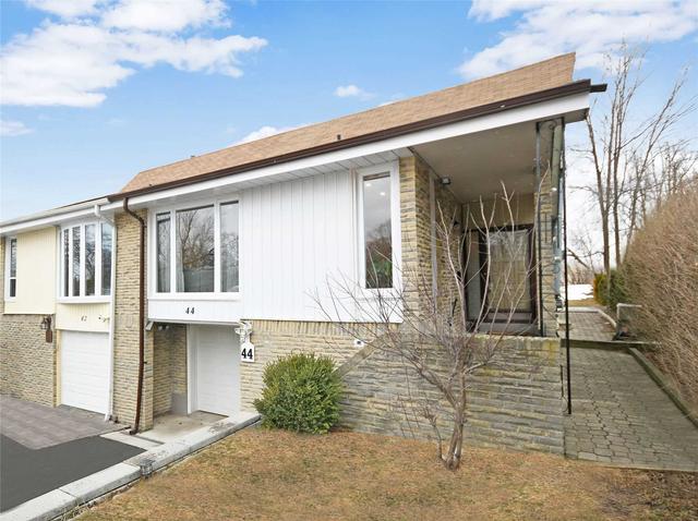 44 Falconer Dr, House semidetached with 3 bedrooms, 2 bathrooms and 3 parking in Mississauga ON | Image 1