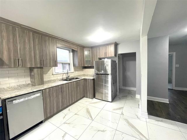 137 Redwater Dr, House detached with 3 bedrooms, 4 bathrooms and 6 parking in Toronto ON | Image 4