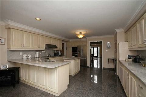 31 Kingsnorth Blvd, House detached with 4 bedrooms, 4 bathrooms and 6 parking in Vaughan ON | Image 10