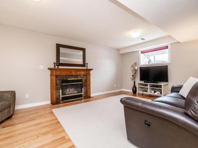 4 Hemmingway Dr, House detached with 4 bedrooms, 2 bathrooms and 6 parking in Clarington ON | Image 17