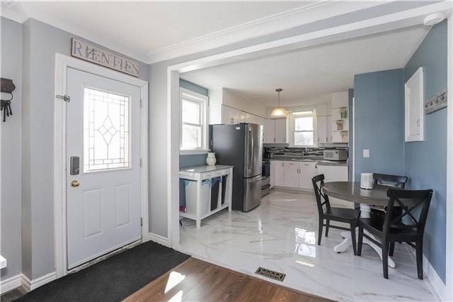 1 Keating St, House detached with 4 bedrooms, 2 bathrooms and 2 parking in St. Catharines ON | Image 2