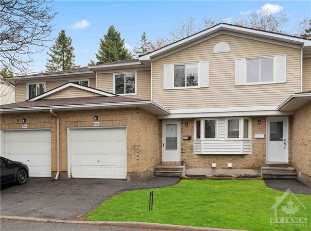 160 Valley Stream Drive, Townhouse with 3 bedrooms, 3 bathrooms and 2 parking in Ottawa ON | Image 1