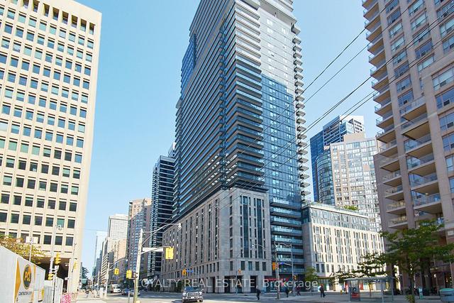 1509 - 955 Bay St, Condo with 2 bedrooms, 2 bathrooms and 1 parking in Toronto ON | Image 1
