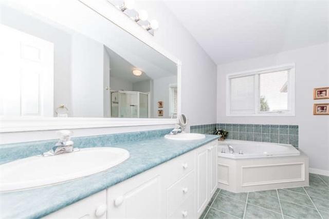 207 Niagara Dr, House detached with 4 bedrooms, 3 bathrooms and 4 parking in Oshawa ON | Image 15