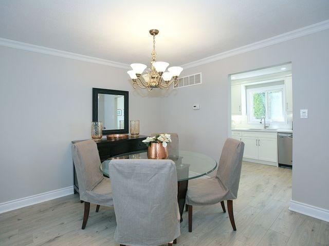 66 Morley Cres, Townhouse with 3 bedrooms, 2 bathrooms and 1 parking in Brampton ON | Image 3