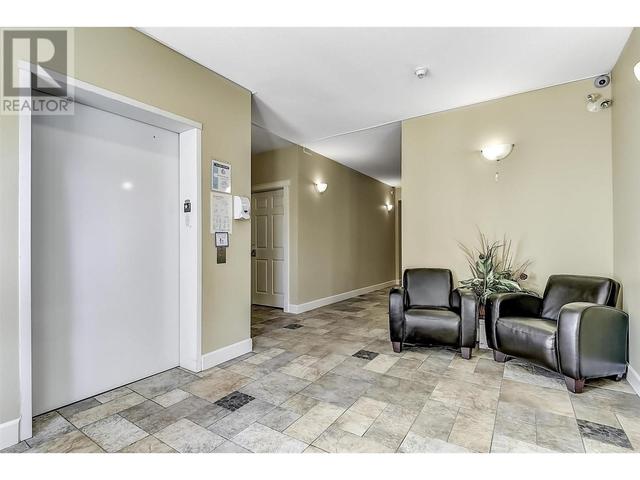 106 - 2120 Shannon Ridge Drive, Condo with 2 bedrooms, 2 bathrooms and null parking in West Kelowna BC | Image 8