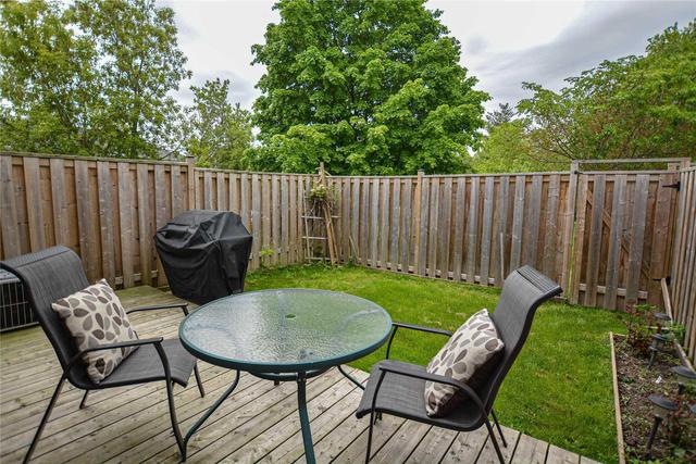 33 Tara Park Cres, Townhouse with 3 bedrooms, 2 bathrooms and 2 parking in Brampton ON | Image 16
