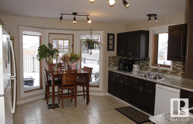 4319 54 Av, House detached with 3 bedrooms, 2 bathrooms and 4 parking in Tofield AB | Image 5