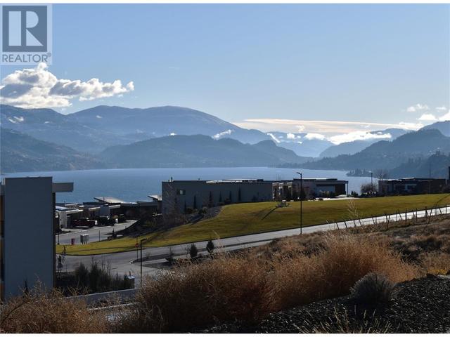 811 - 800 Vista Park, Condo with 3 bedrooms, 2 bathrooms and 2 parking in Penticton 1 BC | Image 1