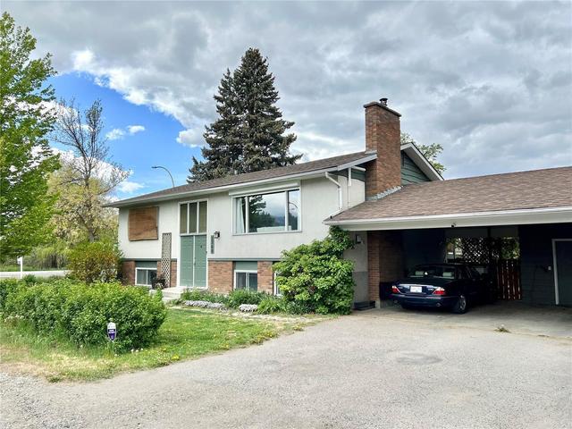 2748 Curts Street, House detached with 4 bedrooms, 2 bathrooms and 8 parking in Kelowna BC | Card Image
