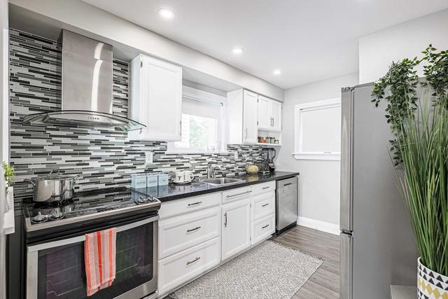42 Boem Ave, House detached with 2 bedrooms, 2 bathrooms and 5 parking in Toronto ON | Image 9