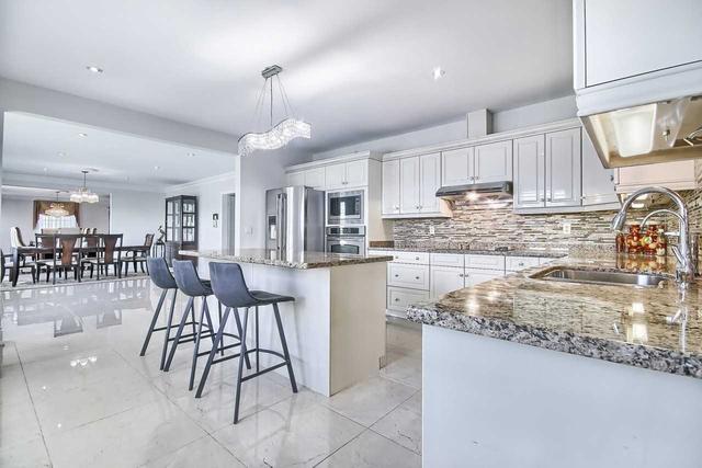 23 Morris Crt, House detached with 9 bedrooms, 8 bathrooms and 13 parking in Brampton ON | Image 3