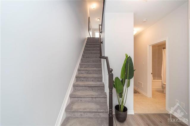 203 Makadewa Private, Townhouse with 3 bedrooms, 3 bathrooms and 1 parking in Ottawa ON | Image 8