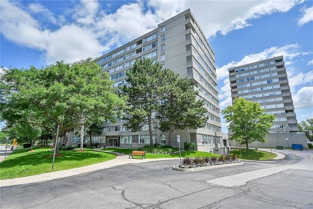 701 - 30 Harrisford Street, Condo with 3 bedrooms, 2 bathrooms and 1 parking in Hamilton ON | Image 2
