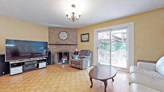 81 Weldrick Rd W, House detached with 3 bedrooms, 2 bathrooms and 5 parking in Richmond Hill ON | Image 32