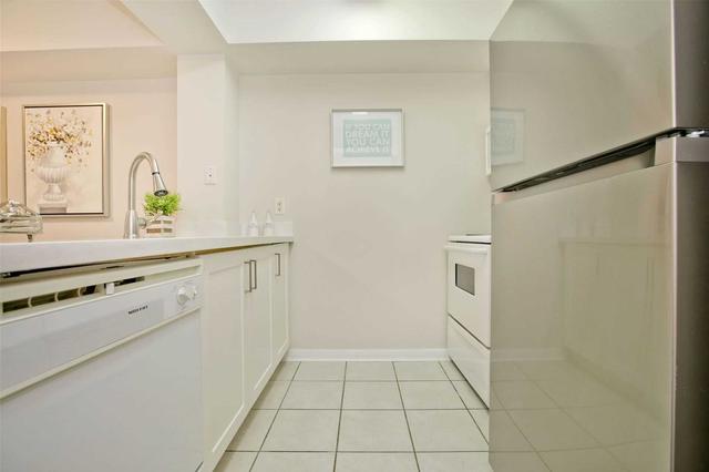 661 - 3 Everson Dr, Townhouse with 2 bedrooms, 1 bathrooms and 1 parking in Toronto ON | Image 3