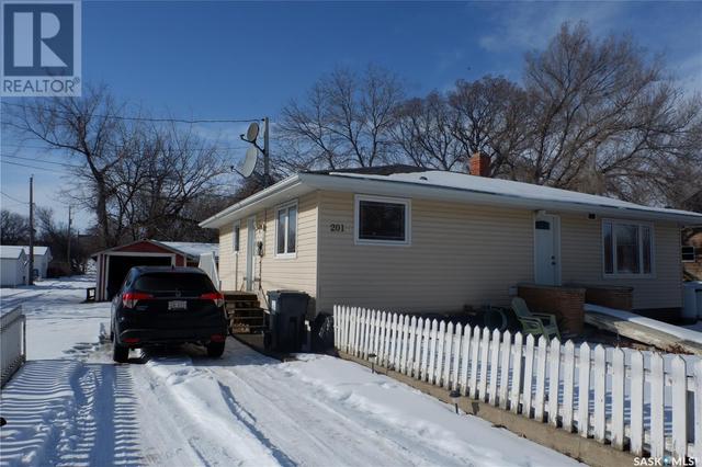 201 Arthabasca Street, House detached with 2 bedrooms, 2 bathrooms and null parking in Gravelbourg SK | Image 15