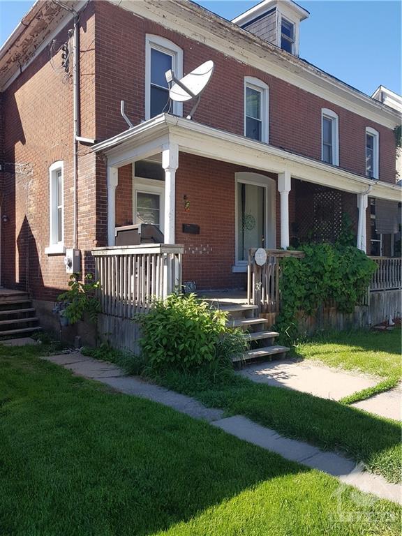 38 Pearl Street E, Home with 4 bedrooms, 2 bathrooms and 3 parking in Brockville ON | Card Image