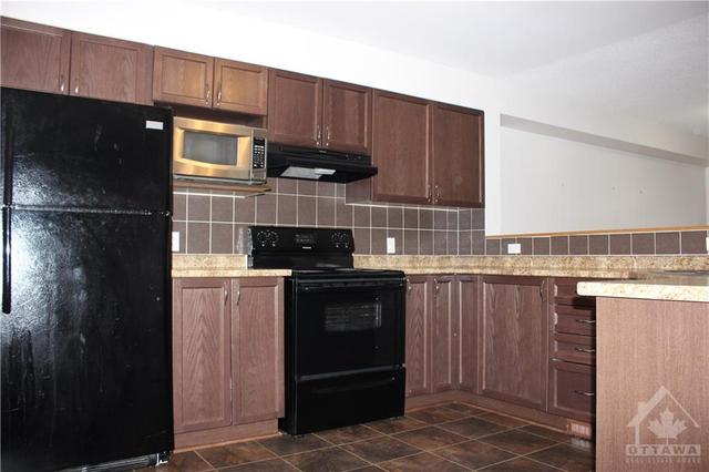 421 Dusk Private, Townhouse with 3 bedrooms, 3 bathrooms and 2 parking in Ottawa ON | Image 7