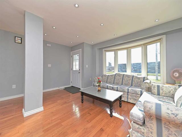 162 Hansen Rd N, House semidetached with 3 bedrooms, 4 bathrooms and 5 parking in Brampton ON | Image 23