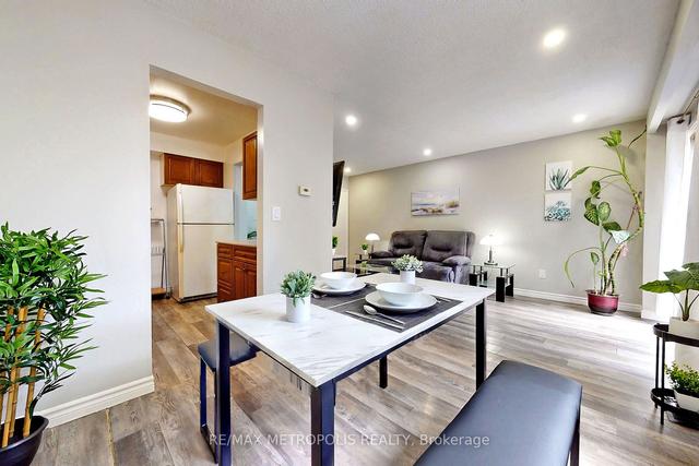 108 - 921 Burns St W, Townhouse with 3 bedrooms, 1 bathrooms and 2 parking in Whitby ON | Image 2