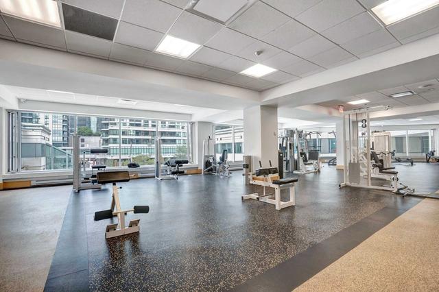 1712 - 10 Queens Quay W, Condo with 1 bedrooms, 1 bathrooms and 1 parking in Toronto ON | Image 2