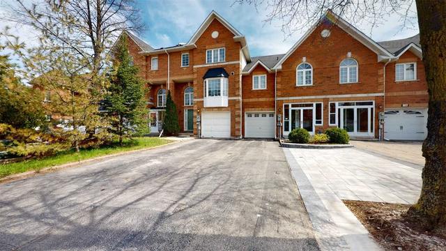 102 Royal Chapin Cres, House attached with 3 bedrooms, 3 bathrooms and 3 parking in Richmond Hill ON | Image 1