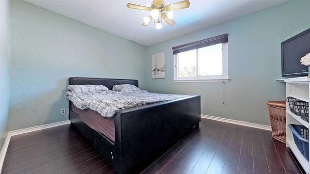 19 Donnacona Cres, House detached with 4 bedrooms, 2 bathrooms and 3 parking in Toronto ON | Image 7