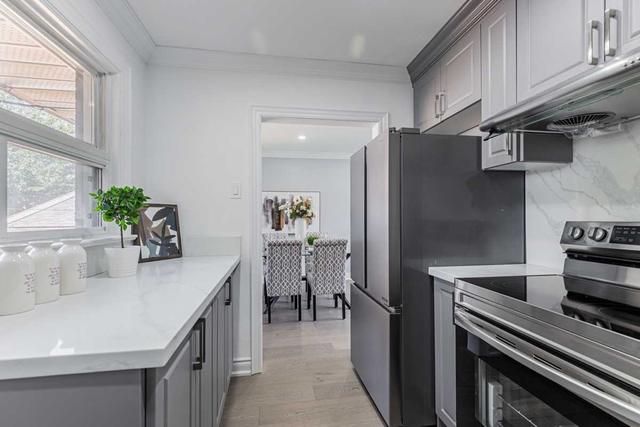 78 Lowcrest Blvd, House detached with 4 bedrooms, 3 bathrooms and 4 parking in Toronto ON | Image 6
