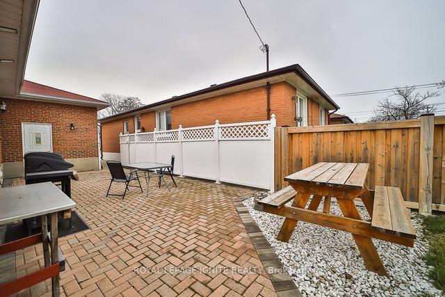 82 Brampton Rd, House detached with 3 bedrooms, 3 bathrooms and 4 parking in Toronto ON | Image 35