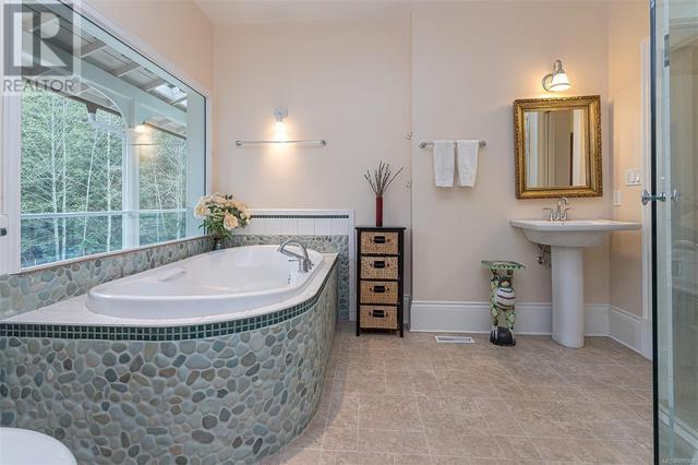 5058 West Saanich Rd, House detached with 3 bedrooms, 3 bathrooms and 8 parking in Saanich BC | Image 23