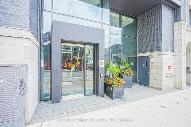 1002 - 125 Peter St, Condo with 2 bedrooms, 2 bathrooms and 1 parking in Toronto ON | Image 12