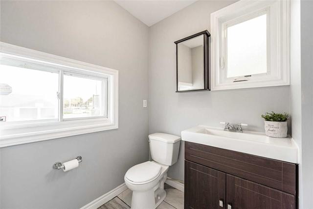 9 Wood St W, House semidetached with 2 bedrooms, 3 bathrooms and 3 parking in Hamilton ON | Image 2