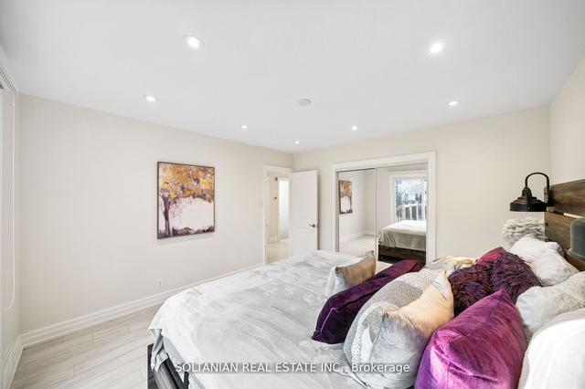 71 Centre Ave, House detached with 3 bedrooms, 2 bathrooms and 6 parking in Toronto ON | Image 5