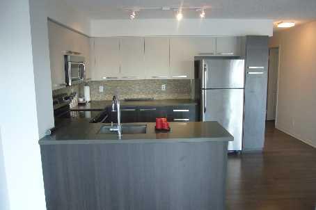 lph1705 - 11 St Joseph St, Condo with 2 bedrooms, 2 bathrooms and 2 parking in Toronto ON | Image 2