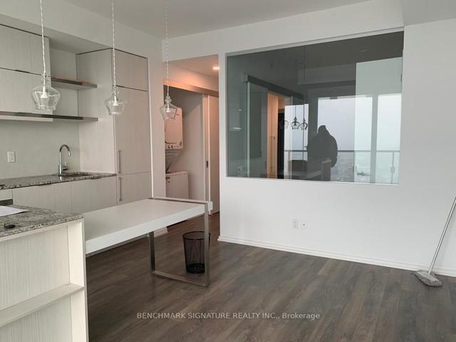 5403 - 197 Yonge St, Condo with 1 bedrooms, 1 bathrooms and 0 parking in Toronto ON | Image 3