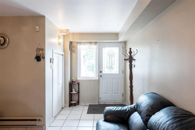 20 Newlin Cres, House semidetached with 3 bedrooms, 2 bathrooms and 2 parking in Toronto ON | Image 16