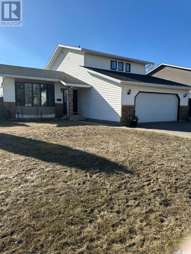 219 Flavelle Crescent, House detached with 3 bedrooms, 3 bathrooms and null parking in Saskatoon SK | Image 2