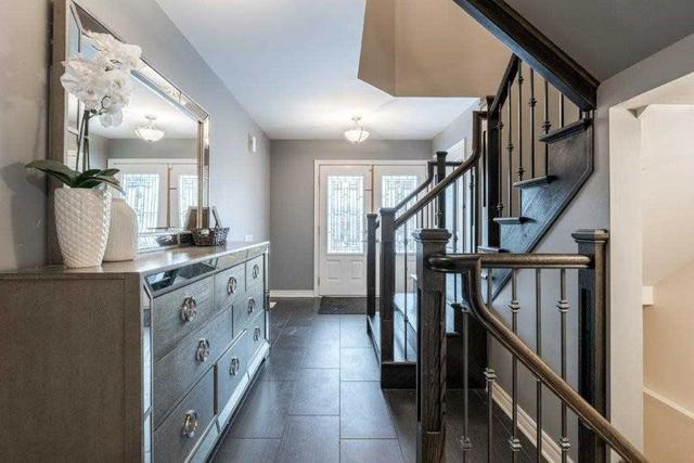 8 Alex Grant Pl, House detached with 3 bedrooms, 4 bathrooms and 4 parking in St. Catharines ON | Image 2