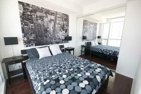 Ph403 - 770 Bay St, Condo with 1 bedrooms, 1 bathrooms and 1 parking in Toronto ON | Image 4
