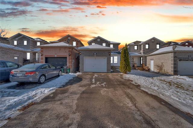 32 Violet St, House detached with 3 bedrooms, 3 bathrooms and 5 parking in Barrie ON | Card Image