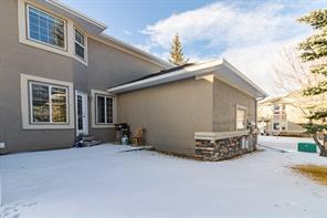 123 Mt Mckenzie Gardens Se, Home with 2 bedrooms, 3 bathrooms and 4 parking in Calgary AB | Image 21