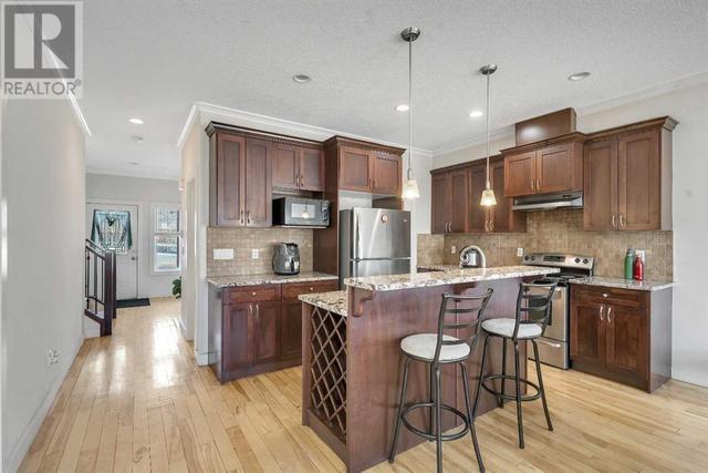 1612 42 Street Sw, House semidetached with 5 bedrooms, 3 bathrooms and 3 parking in Calgary AB | Image 6
