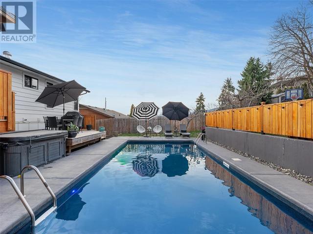 1205 25 Avenue, House detached with 4 bedrooms, 2 bathrooms and 4 parking in Vernon BC | Image 42