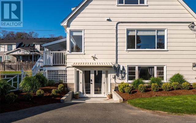 3084 Cadboro Bay Rd, House detached with 5 bedrooms, 3 bathrooms and 2 parking in Oak Bay BC | Image 42